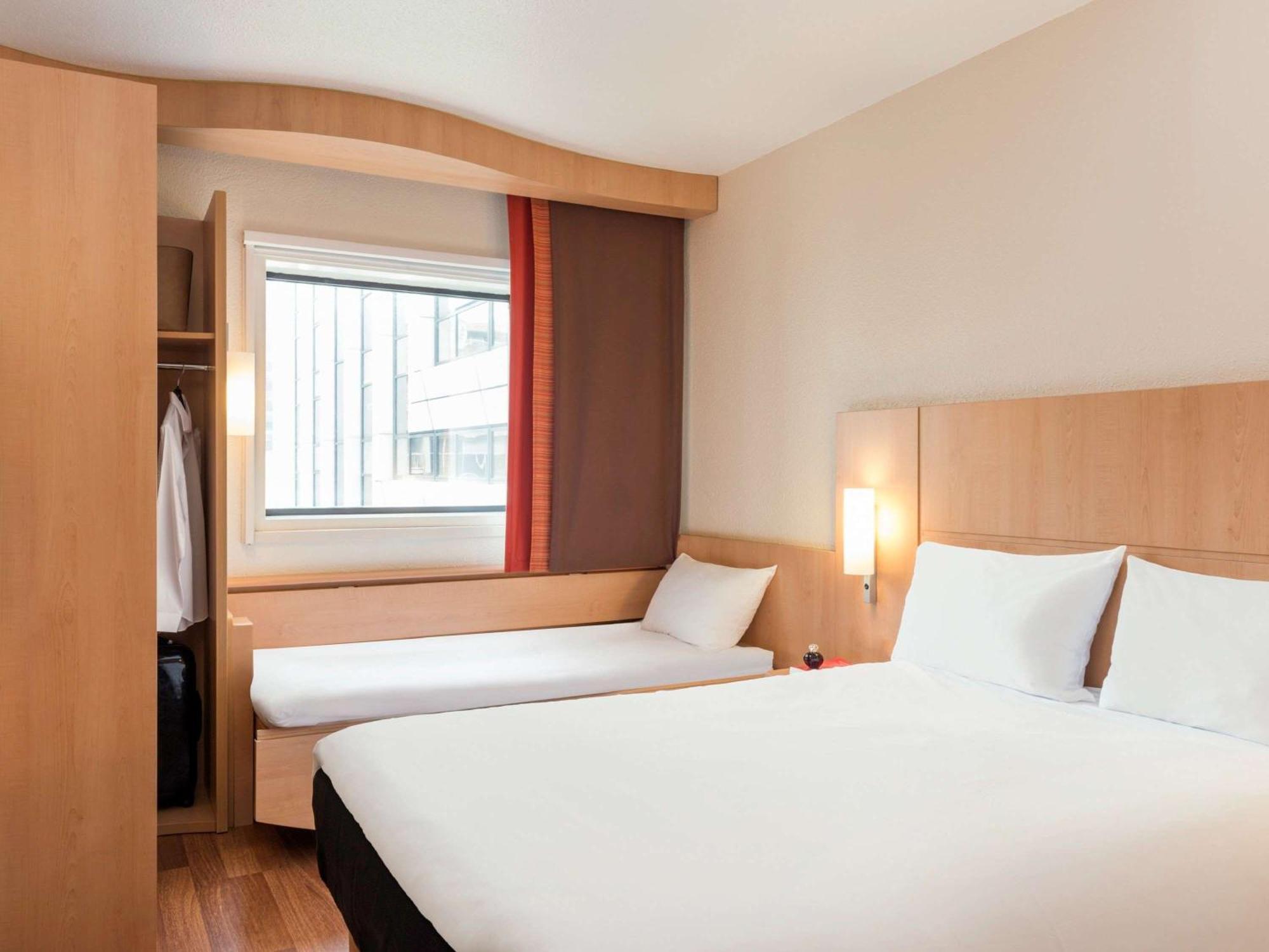 Hotel ibis Paris Pont de Suresnes Longchamp Extérieur photo