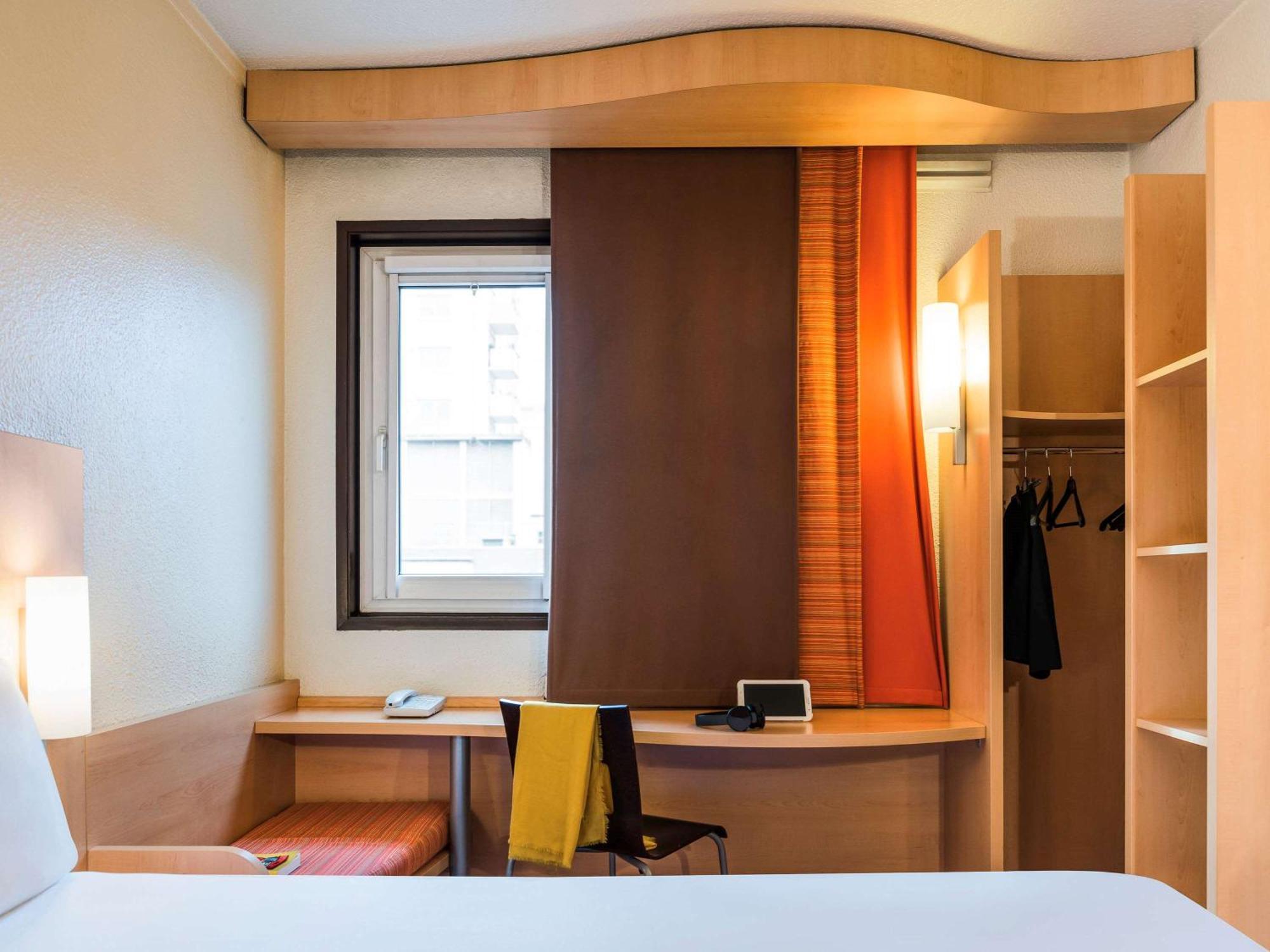 Hotel ibis Paris Pont de Suresnes Longchamp Extérieur photo